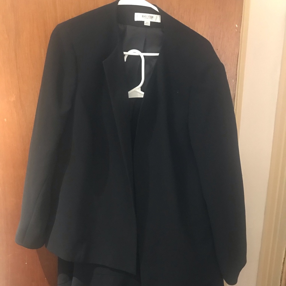 Jones studio business suit